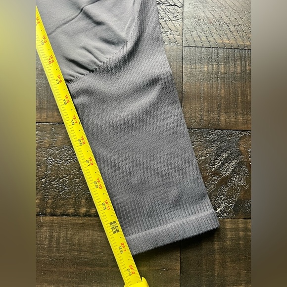 Peloton Gray Leggings, Ribbed Detailing, Butt Scrunch, Size XL/XXL - Picture 5 of 8